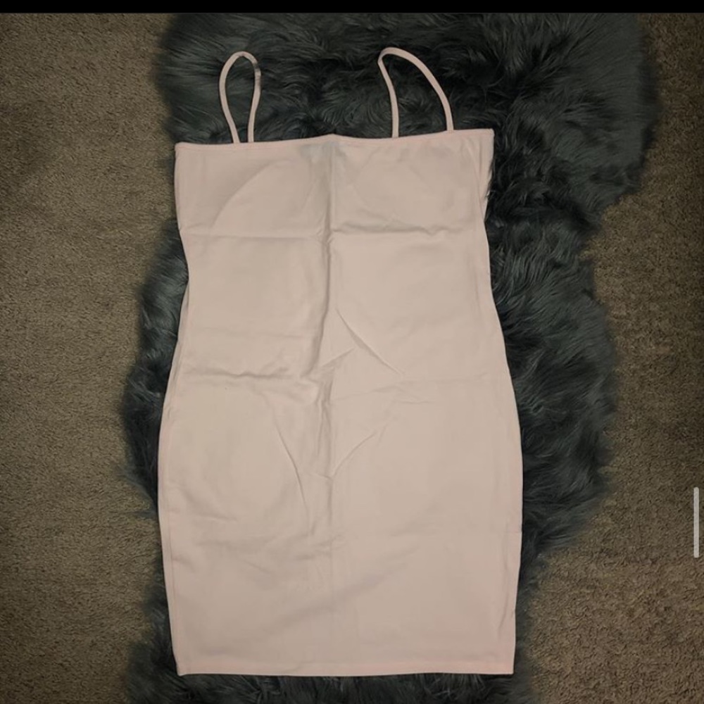 Dresses - Picture 3 of 3
